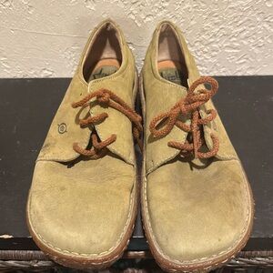 Green suede shoes. Brand: Born